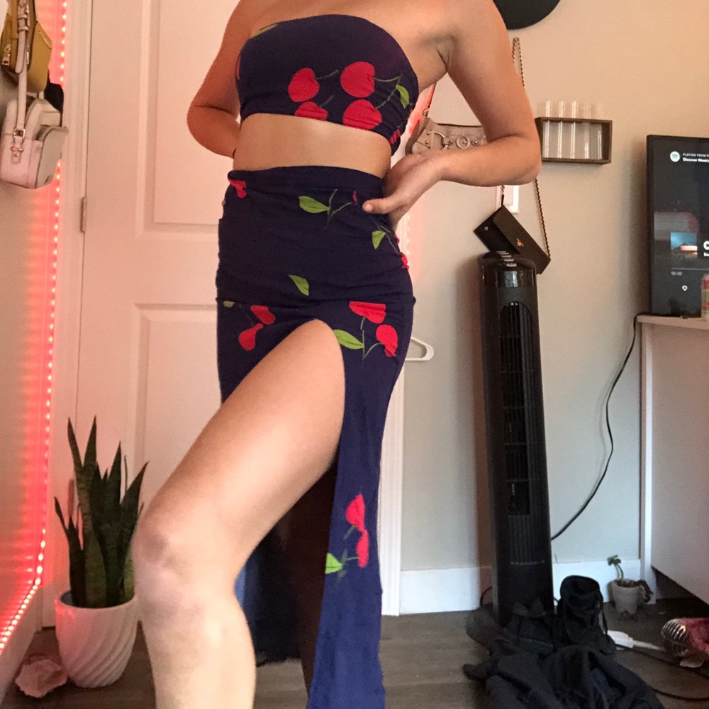 Two Piece Cherry Set with Slit